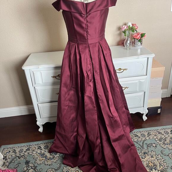 Burgundy off shoulder formal gown - Picture 5 of 8